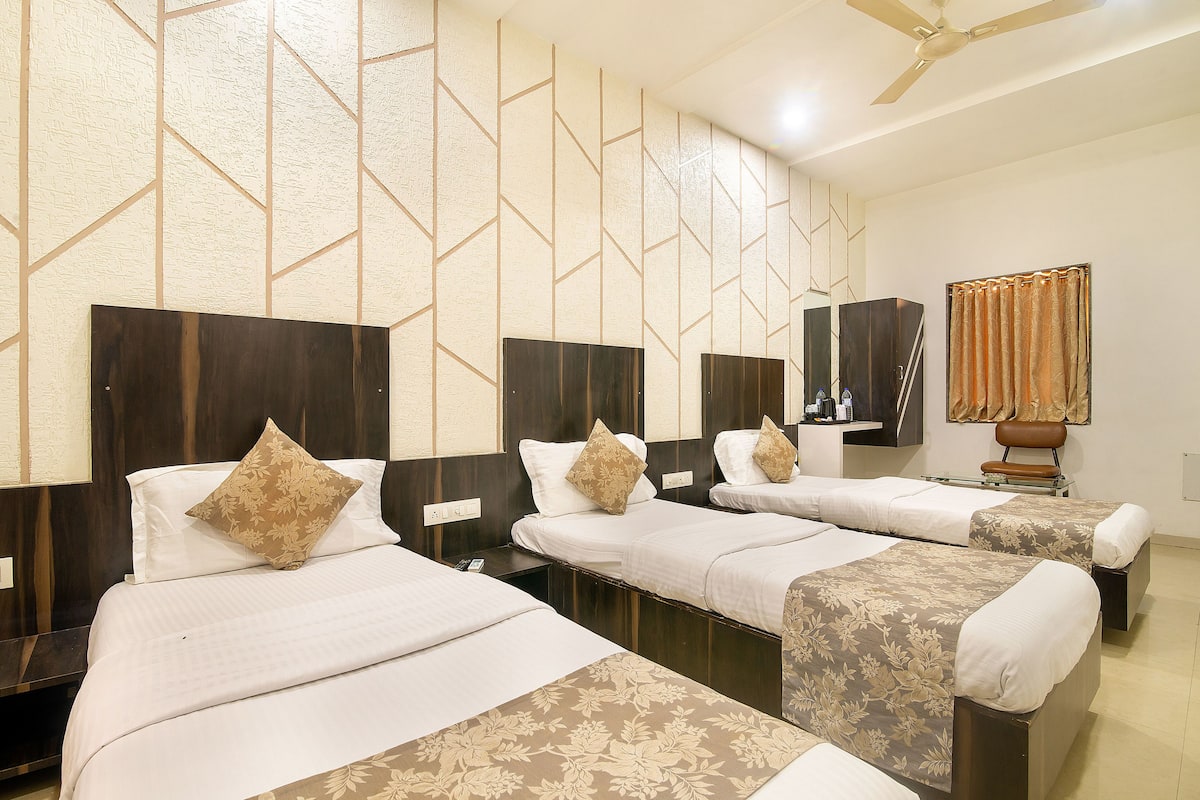 In-room safe, desk, soundproofing, rollaway beds