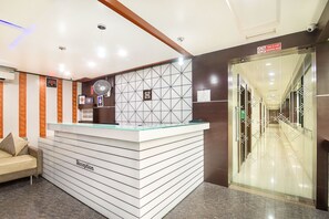 In-room safe, desk, soundproofing, rollaway beds - Hotel Satkar (Surat)