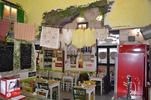 Free daily continental breakfast  - Hotel Ferraro (Rome)
