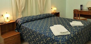 Zimmersafe, Schreibtisch, schallisolierte Zimmer, kostenloses WLAN