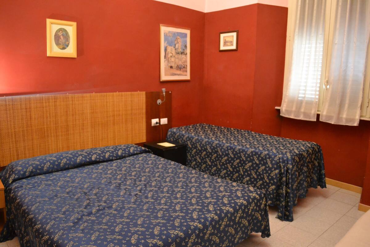 In-room safe, desk, soundproofing, WiFi (free)