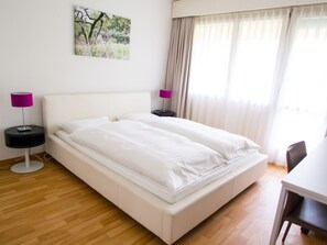 Down duvets, desk, blackout curtains, soundproofing - City Stay Apartments Ringstrasse (Wangen-Brüttisellen)