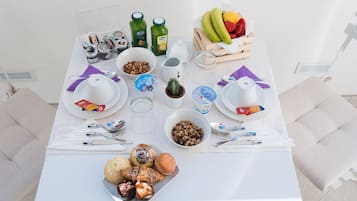 Petit déjeuner composé de spécialités régionales (10 EUR par personne)