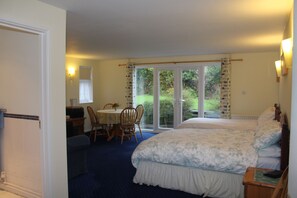 Family Room, Garden View | Hypo-allergenic bedding, iron/ironing board, free rollaway beds