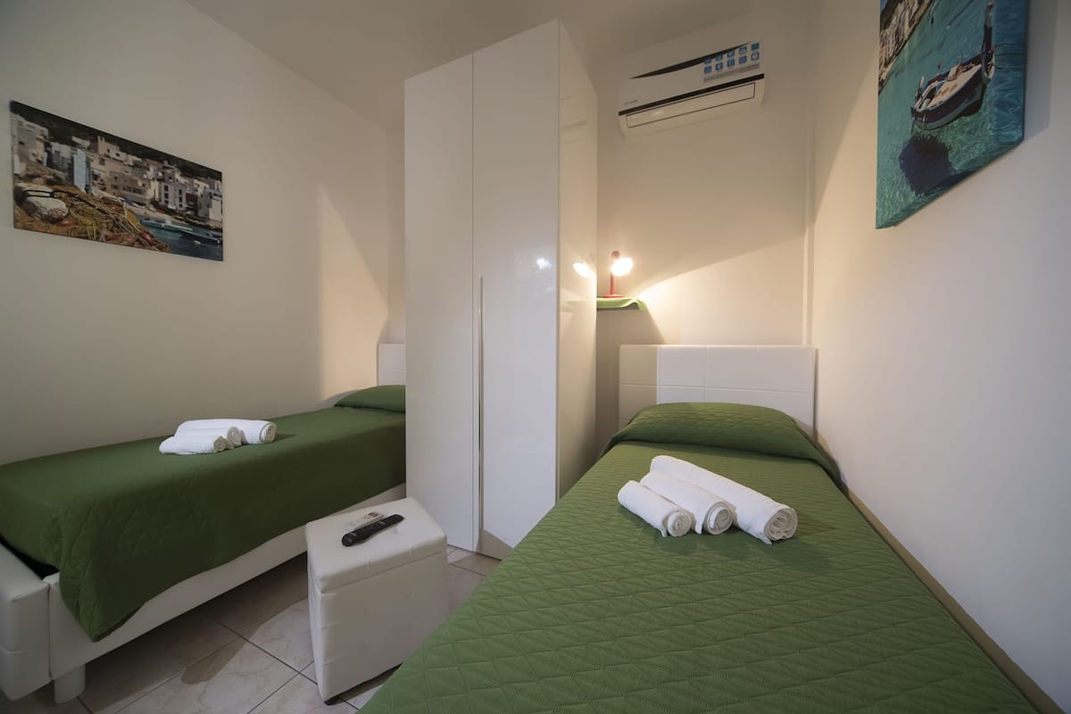 Quadruple Room | Down comforters, in-room safe, desk, iron/ironing board