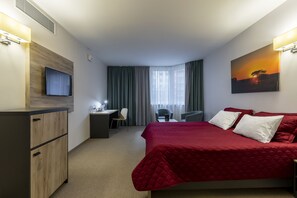 In-room safe, desk, blackout drapes, iron/ironing board - Favor Sport Hotel (Kyiv)