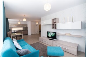 80-cm flat-screen TV with cable channels, plasma TV - Thomas Apartments (Brasov)