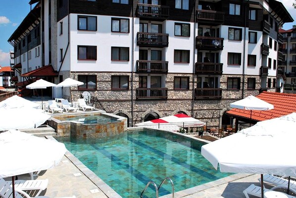 Indoor pool, seasonal outdoor pool, sun loungers