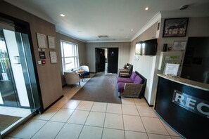 Lobby - Berwick Manor Hotel (Rainham)