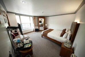 In-room safe, individually decorated, desk, laptop workspace - Berwick Manor Hotel (Rainham)