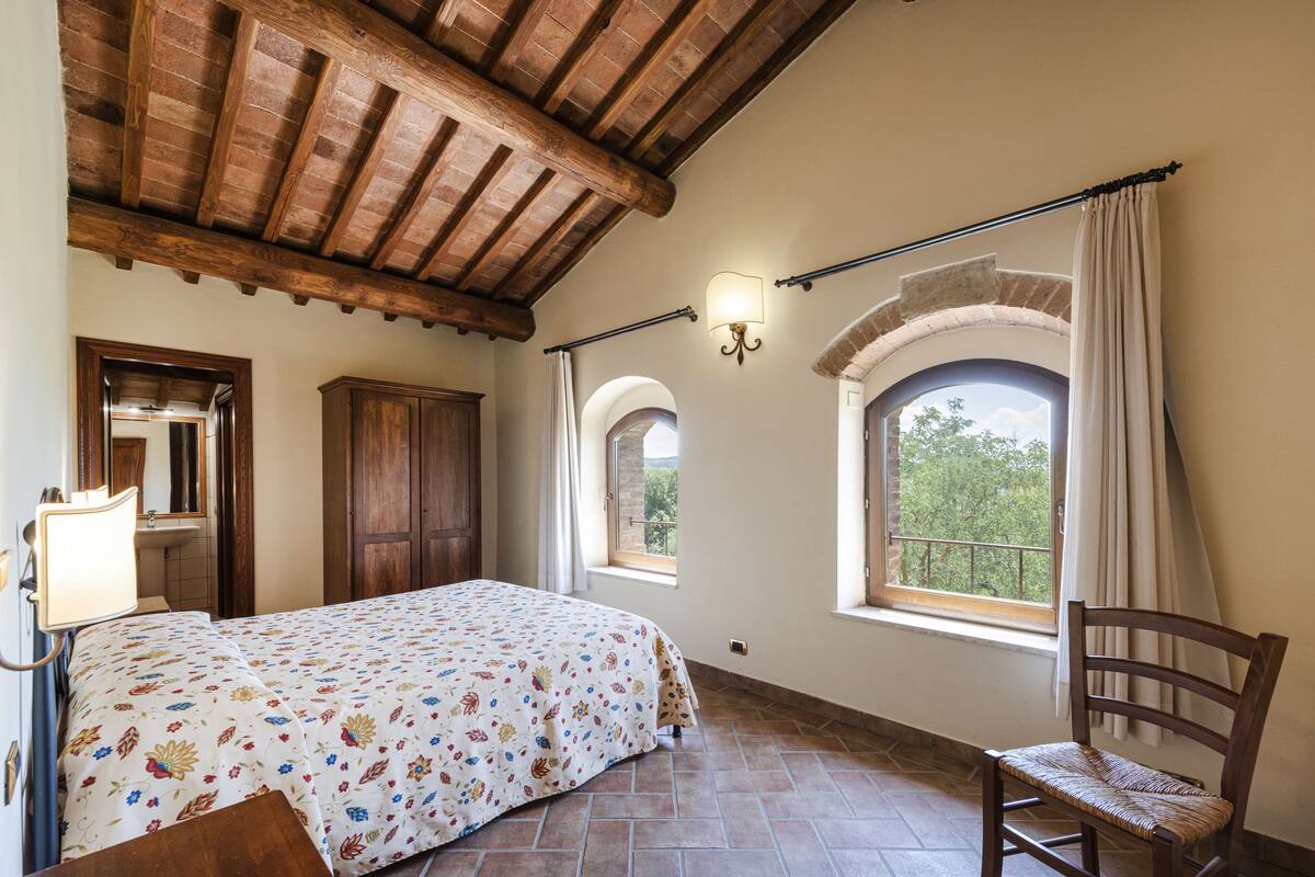 Panoramic Apartment, 2 Bedrooms, Valley View | Cots/infant beds, bed sheets