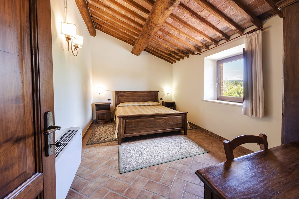 Family Apartment, 2 Bedrooms, Terrace, Hill View | Cots/infant beds, bed sheets