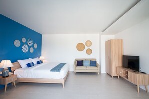 Doppia Deluxe, vista piscina | Minibar, una cassaforte in camera, una scrivania, postazione laptop