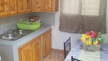 Basic Single Room, 1 Queen Bed, Non Smoking | Private kitchen | Fridge, oven, stovetop