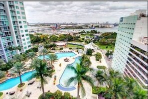 Exterior - Modern Loft Space Downtown w-Pool (Miami)