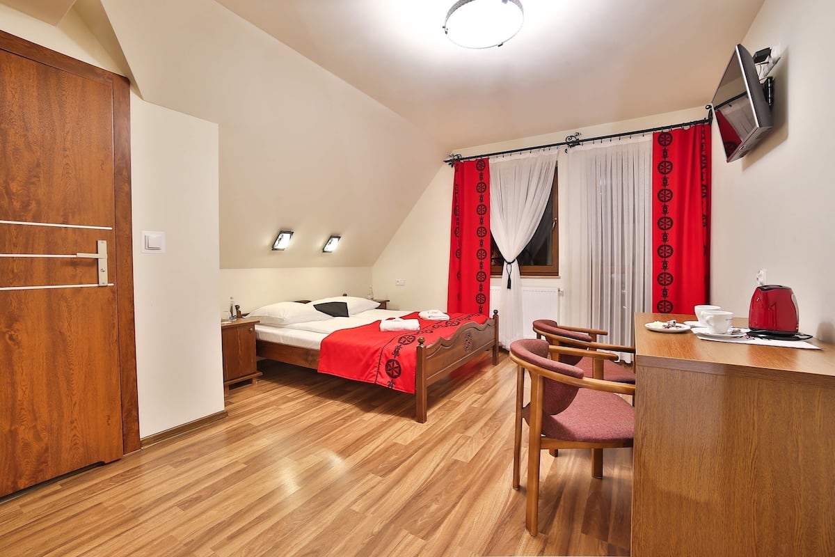 Double Room, Mountain View | Egyptian cotton sheets, premium bedding, in-room safe, desk