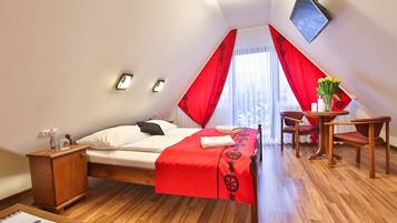 Deluxe Apartment, Multiple Beds, Non Smoking | Egyptian cotton sheets, premium bedding, in-room safe, desk