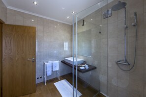 Deluxe Villa, 3 Bedrooms | Bathroom shower