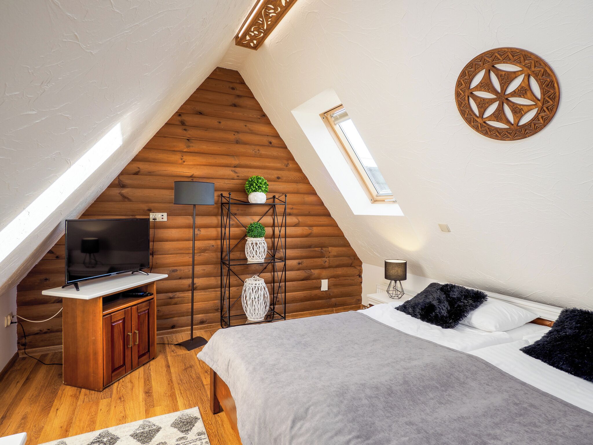 Standard Apartment, 3 Single Beds | Desk, iron/ironing board, free WiFi, bed sheets