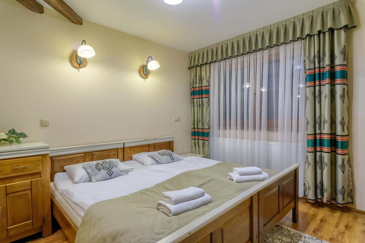 Standaard studio, meerdere bedden, niet-roken | 1 slaapkamer, een bureau, een strijkplank/strijkijzer, gratis wifi