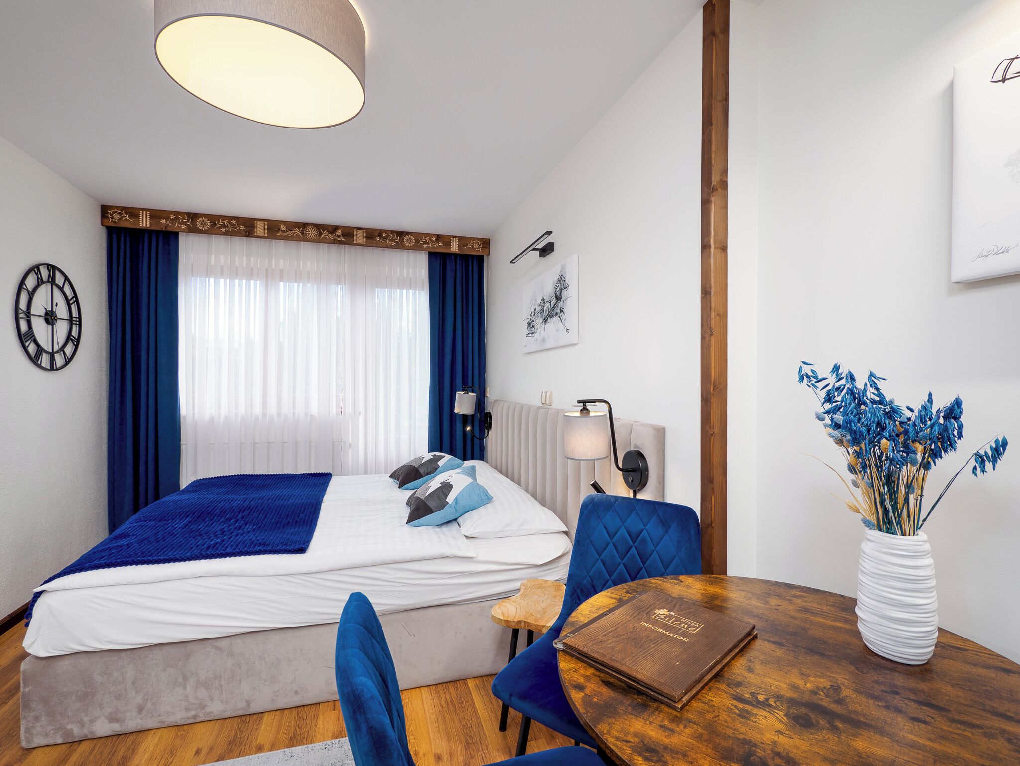 Classic Triple Room, Non Smoking | Living area | Flat-screen TV