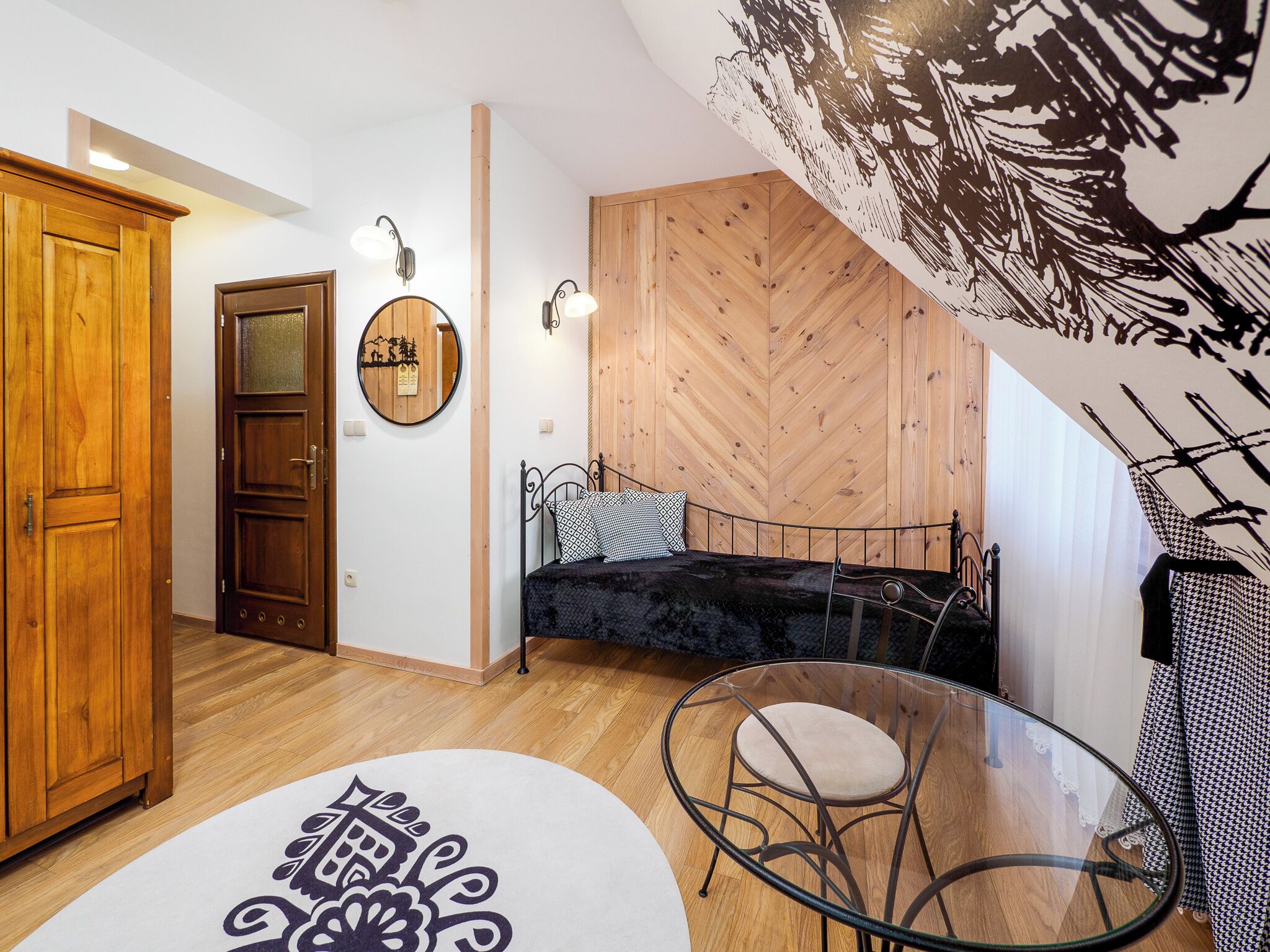 Standard Triple Room, Multiple Beds, Non Smoking | Desk, iron/ironing board, free WiFi, bed sheets