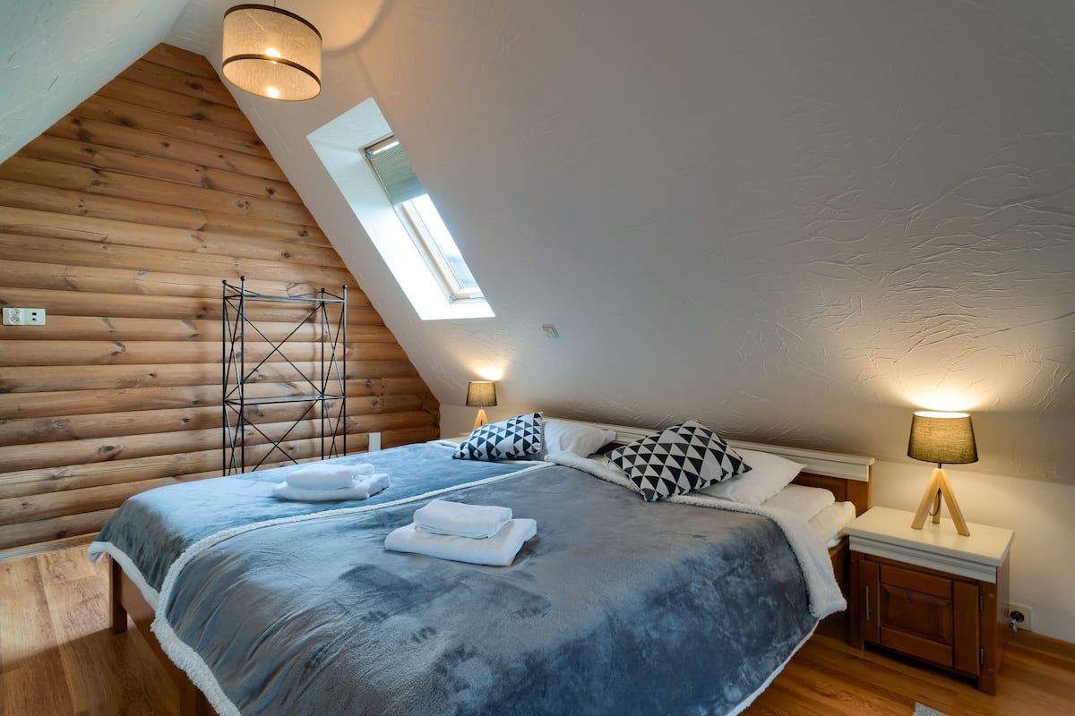 Standaard appartement, 3 eenpersoonsbedden | 1 slaapkamer, een bureau, een strijkplank/strijkijzer, gratis wifi