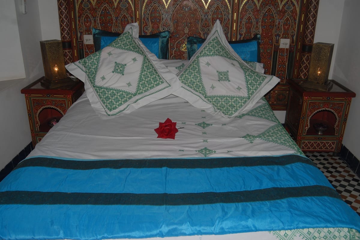 Suite, 1 letto matrimoniale (Arabesque) | Tende oscuranti, ferro/asse da stiro, Wi-Fi gratuito, lenzuola
