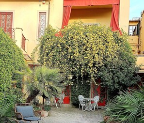 Courtyard view - Drom Florence Rooms & Apartments (Florence)