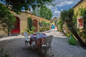 Courtyard view - Drom Florence Rooms & Apartments (Florence)