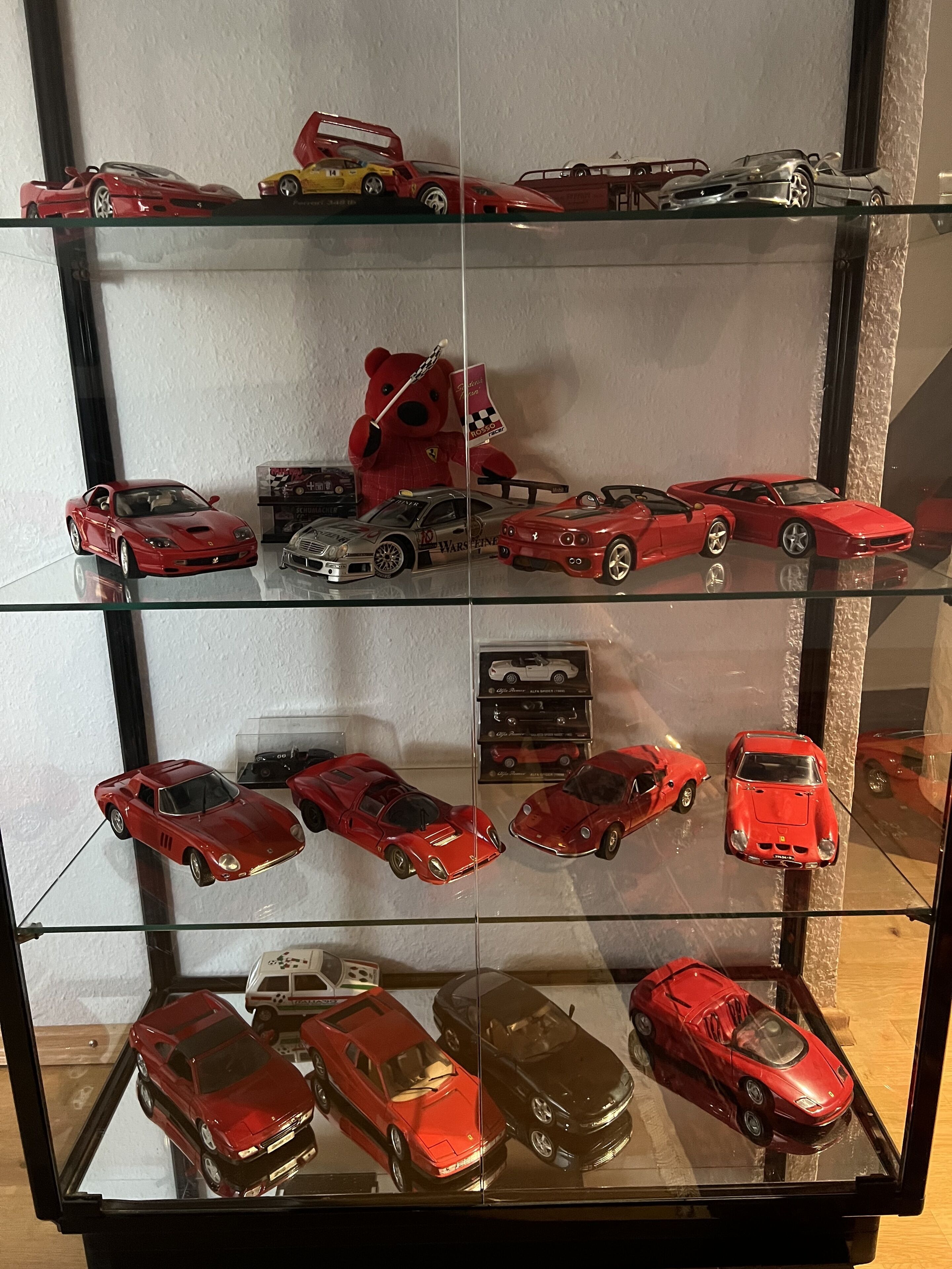 suite | desk, rollaway beds, bed sheets