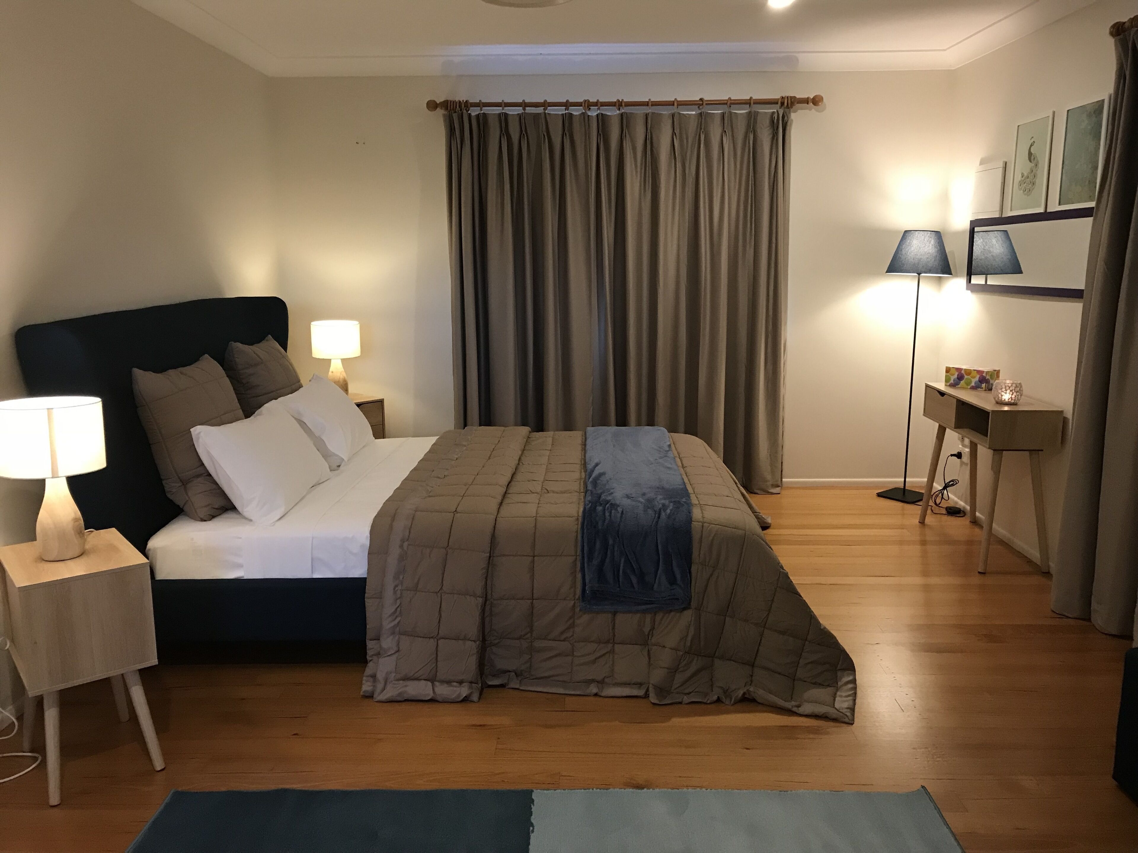 2 habitaciones, tabla de planchar con plancha, internet y ropa de cama 