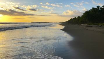 Liegestühle, Strandtücher