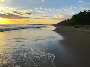 サンラウンジャー、ビーチタオル