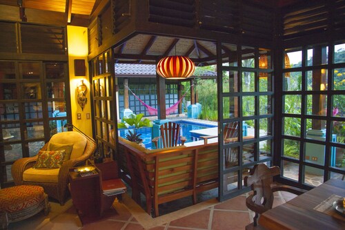 Cool Bali Style Villa, w/stunning views, HiSpeedWifi., 3Brs. solar heated pool. 
