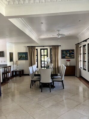 Dining - Experience the jungle of Costa Rica!! Direct oceanfront property for 8 guests. (Puntarenas)