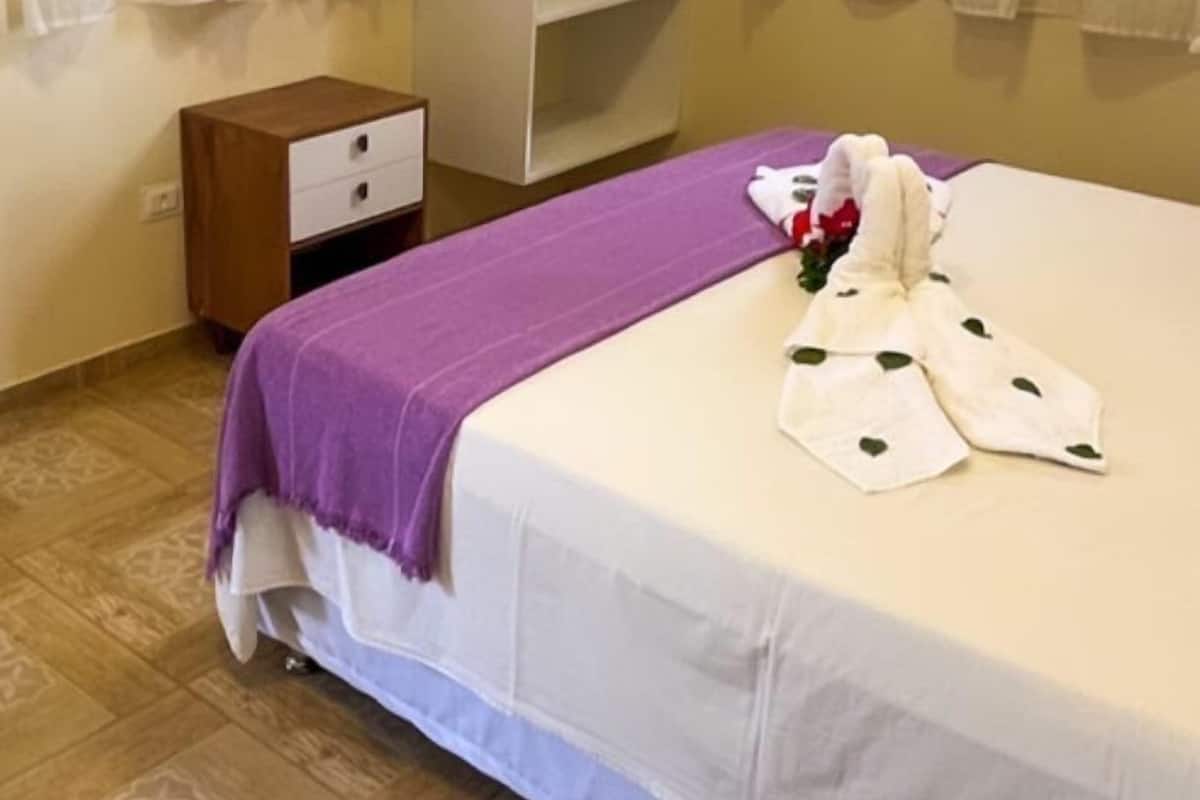 Minibar, free WiFi, bed sheets