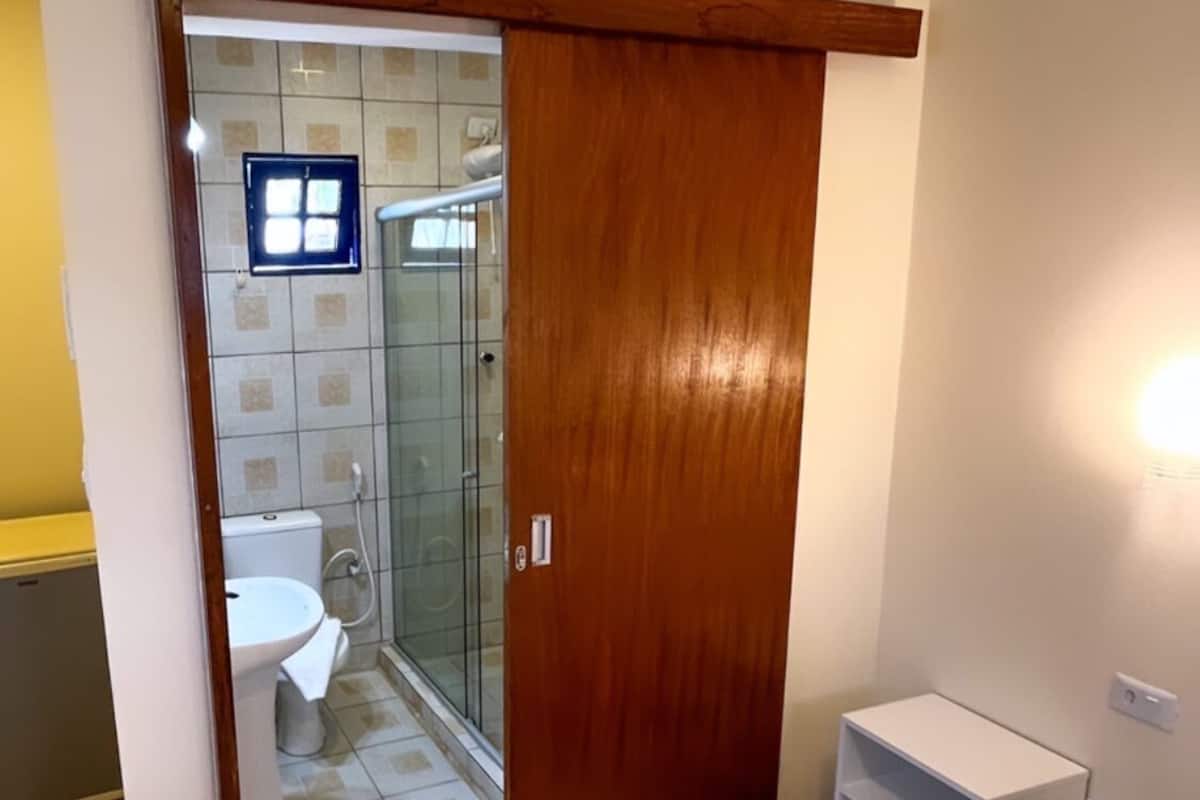 Minibar, free WiFi, bed sheets