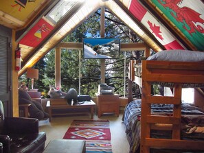 4 chambres, bureau, fer et planche à repasser, lit parapluie