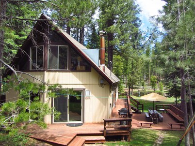 Year-Round Lake Tahoe Getaway -- Comfortable and Spacious!