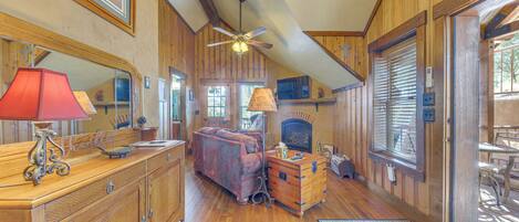 Televisor, llar de foc, Netflix i llibres