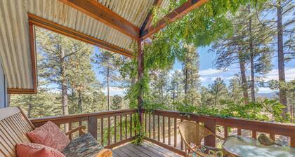 Acogedora cabaña Ruidoso con cubierta - ¡10 minutos a la aldea!
