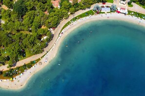 Beach nearby, sun-loungers, beach towels - Villa DANEX SUPERIOR 2 **** (Umag)