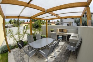 Outdoor dining - Villa DANEX SUPERIOR 2 **** (Umag)