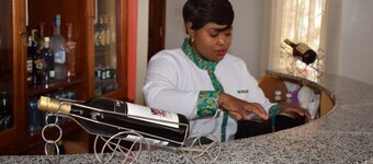 Tommy's Airport Hotel