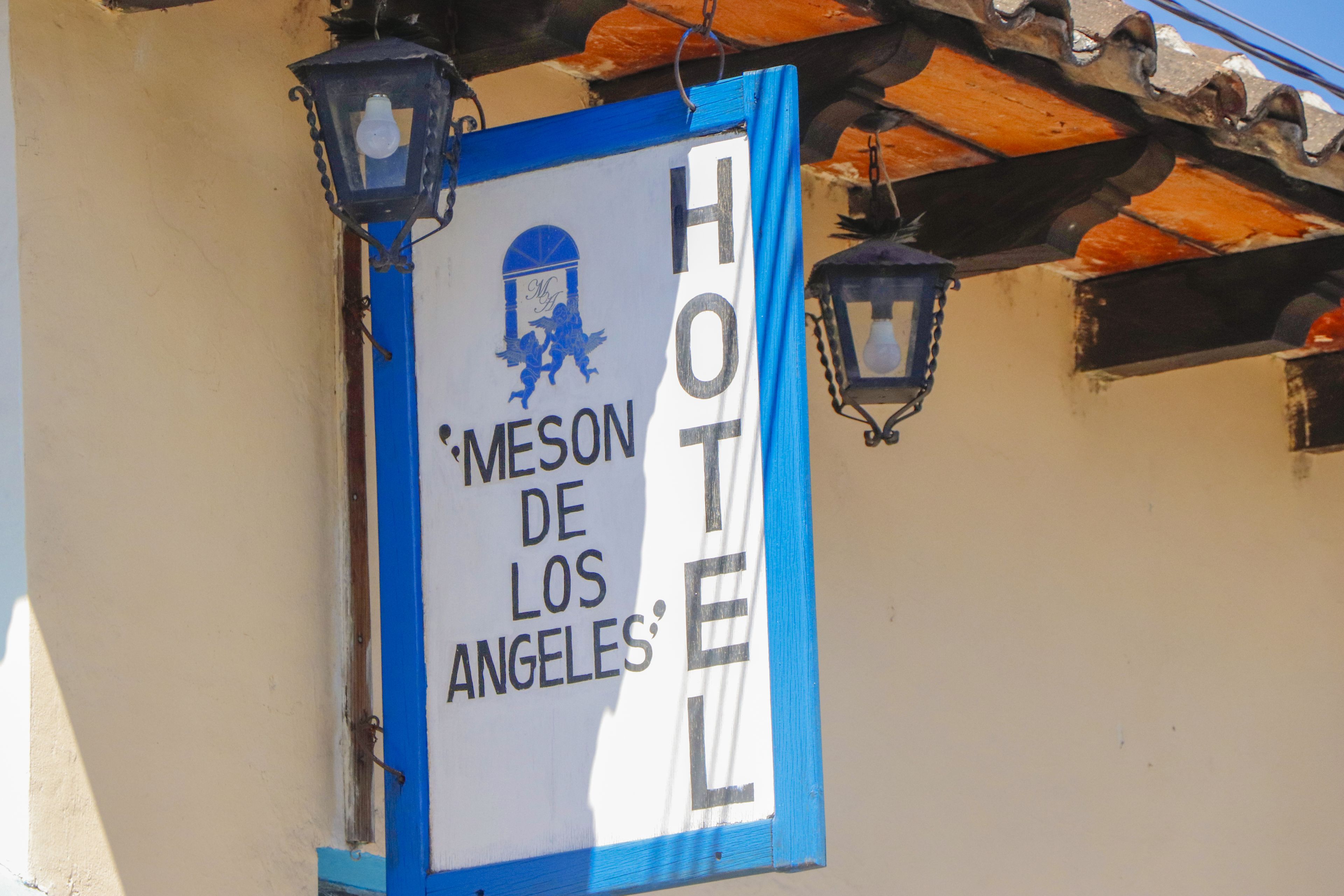 Señal del hotel 'Meson de los Angeles'.