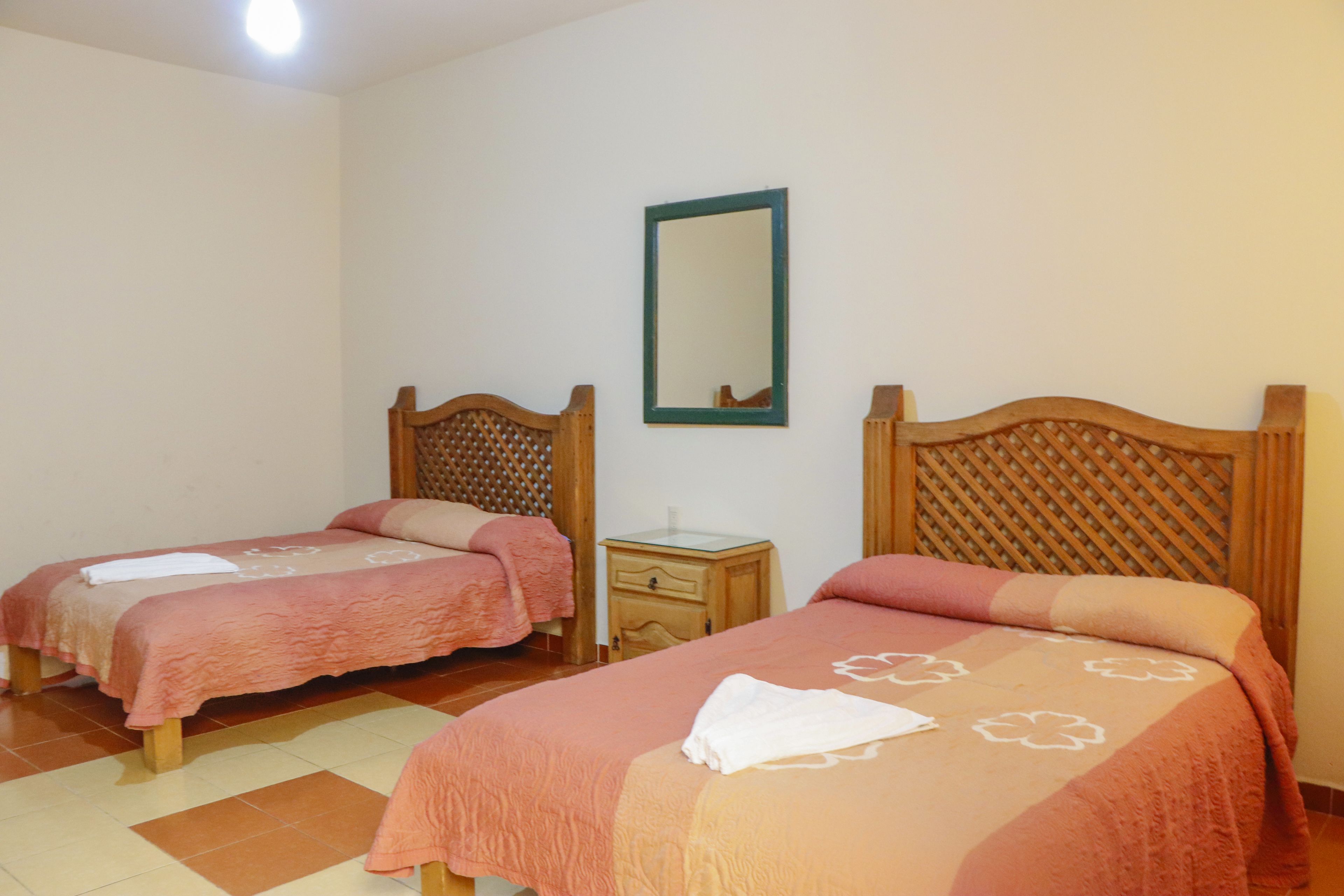 Edredón, cortinas blackout, tabla de planchar con plancha y wifi gratis 