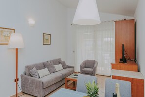 Télévision, table de tennis de table