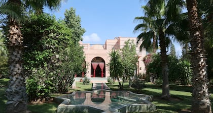 Suntuosa villa vacacional con personal completo y piscina privada