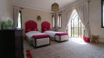 4 makuuhuonetta, silitysrauta/-lauta, Wi-Fi, vuodevaatteet